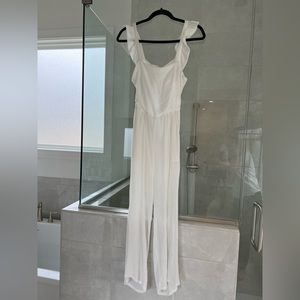 White jumper with pockets